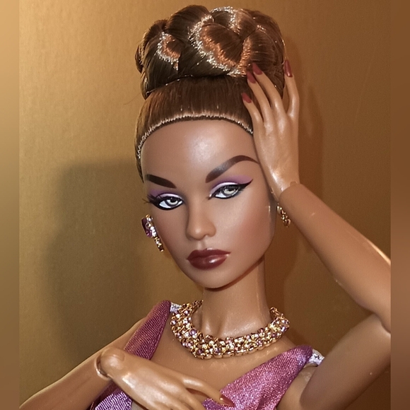 NRFB, Integrity Toys, Enchanting in Amethyst Lady Aurelia Grey Dressed Doll. - Picture 3 of 16